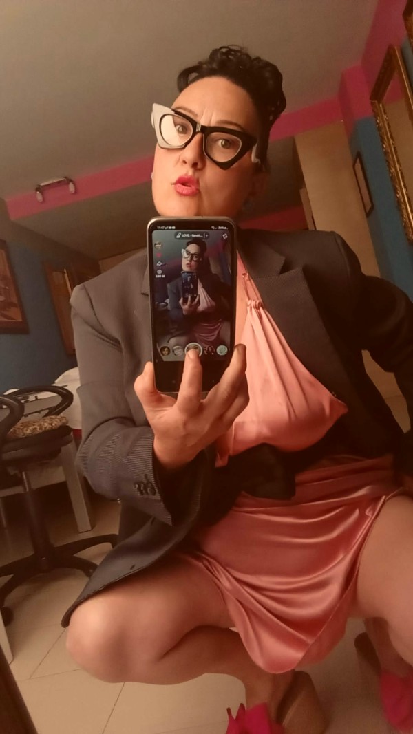 MUCHO MORBO VIRTUAL. YO ESPAÑOLA. LLÁMAME.