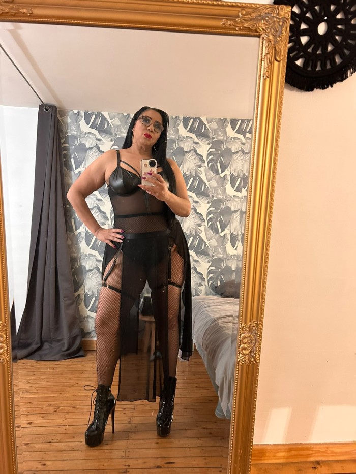 NIKOLLY DOMINATRIX pocos días