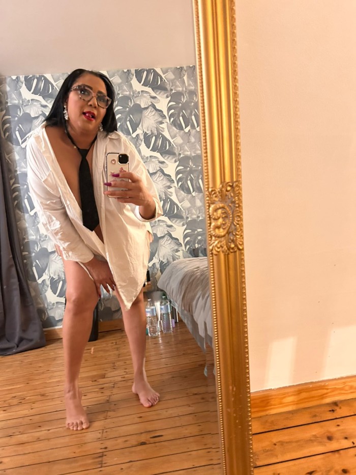 NIKOLLY DOMINATRIX pocos días