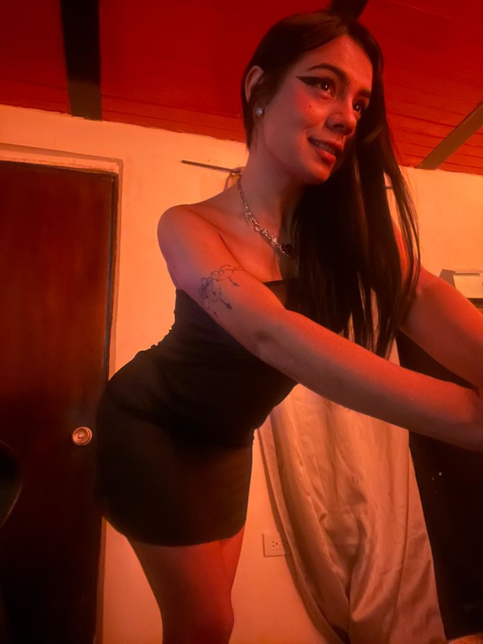 ARDIENTE SENSUAL COMPLACIENTE BUENA AMANTE