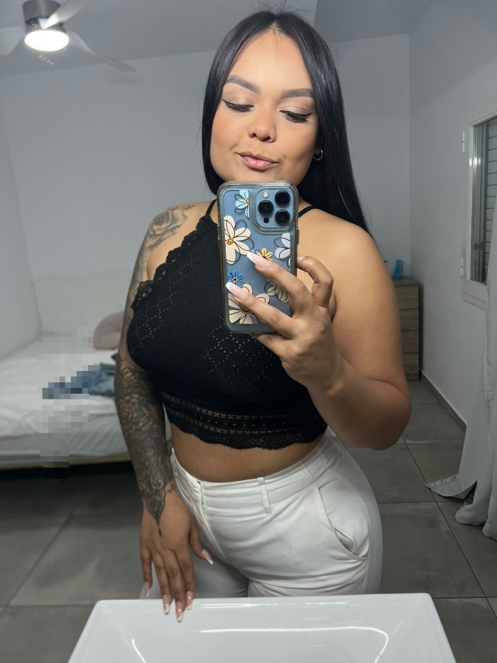 MORENAZA BUENONA FIESTERA,SUPER ATENTA ,San Antoni