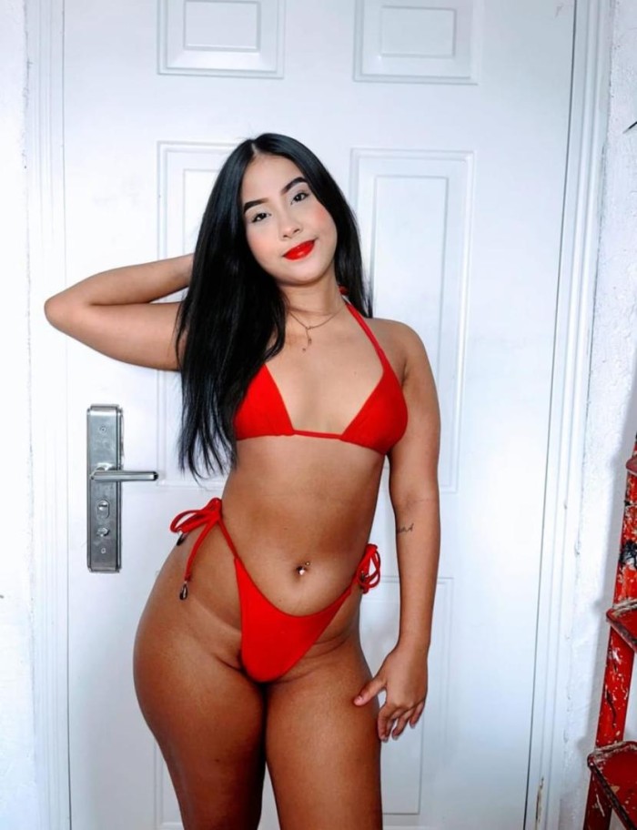 KIMBERLY EXOTICA Y COMPLACIENTE