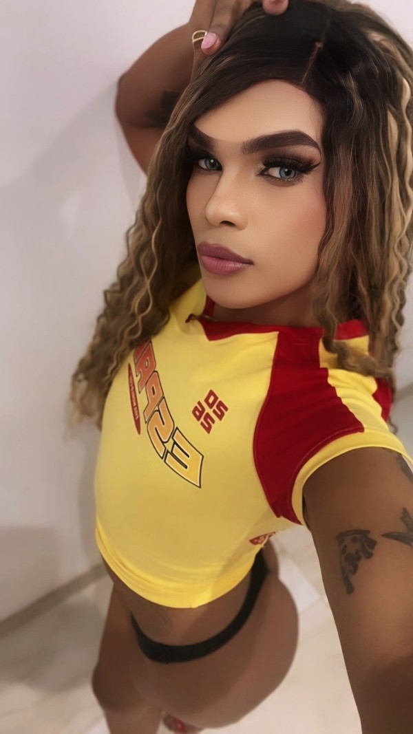 POTENTE CHICA TRANS MUY TENTADORA Y MORBOSA..!!!