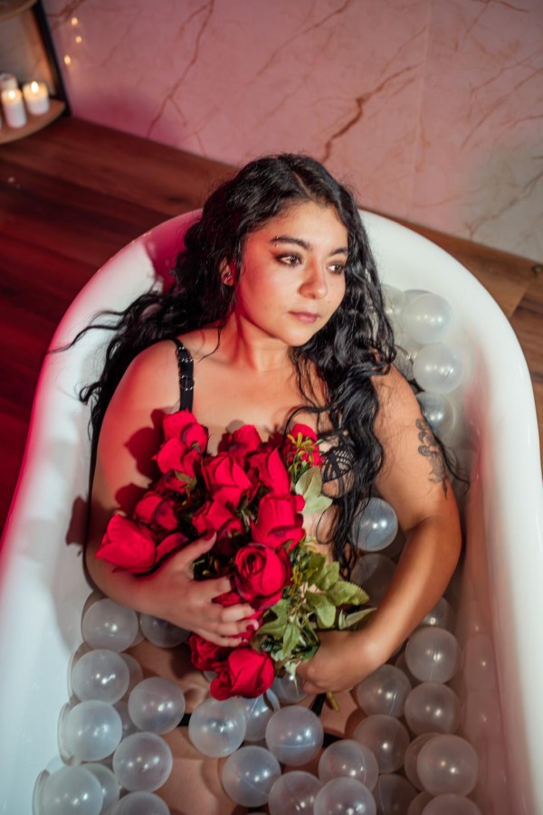 PEQUEÑA PERO TRAVIESA – COLOMBIANA EN SANTURCE