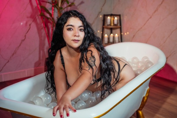 PEQUEÑA PERO TRAVIESA – COLOMBIANA EN SANTURCE
