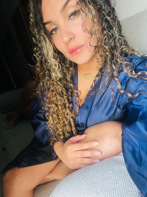 RUBIA EROTICA RECIEN LLEGADA SALOU GUARRA SEXI