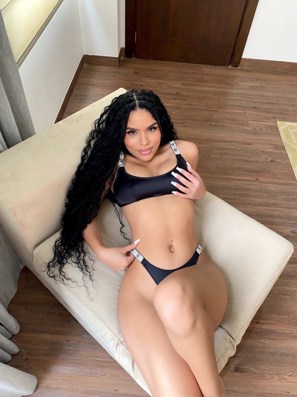 STEPHANY CACHONDA Y SENSUAL VENEZOLANA EN PUERTO BANUS