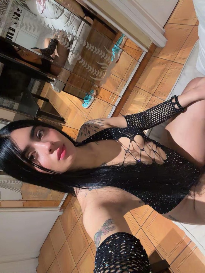 HERMOSAS LATINAS MUY COMPLACIENTES