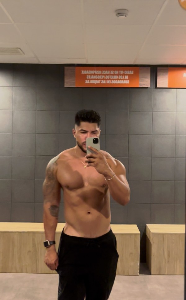 Latino musculoso