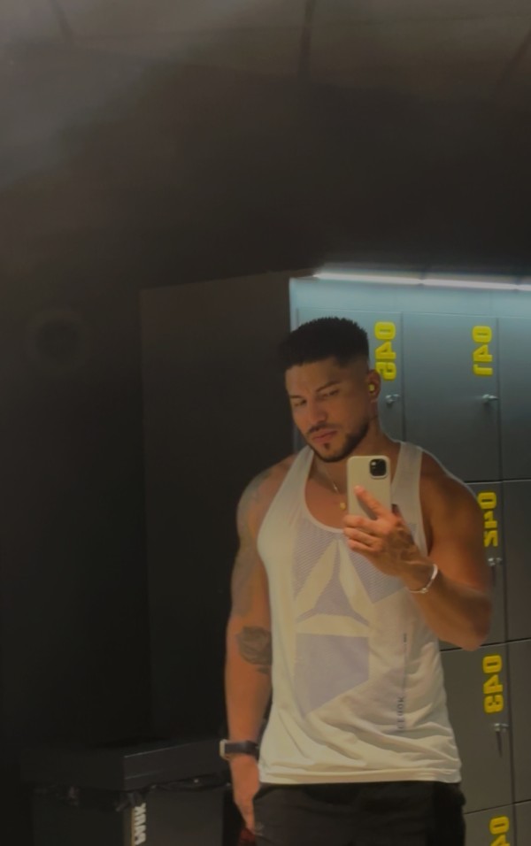 Latino musculoso