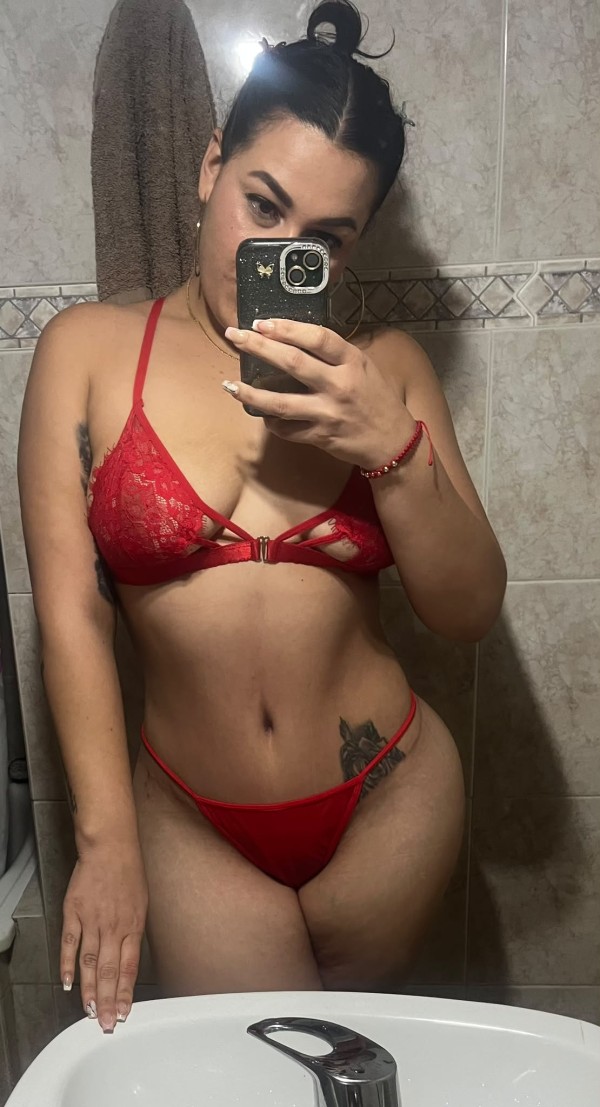 SARA  SIMPATICA COLOMBIANA CON GANAS  DE TI EMPURIABRAVA – 632244236