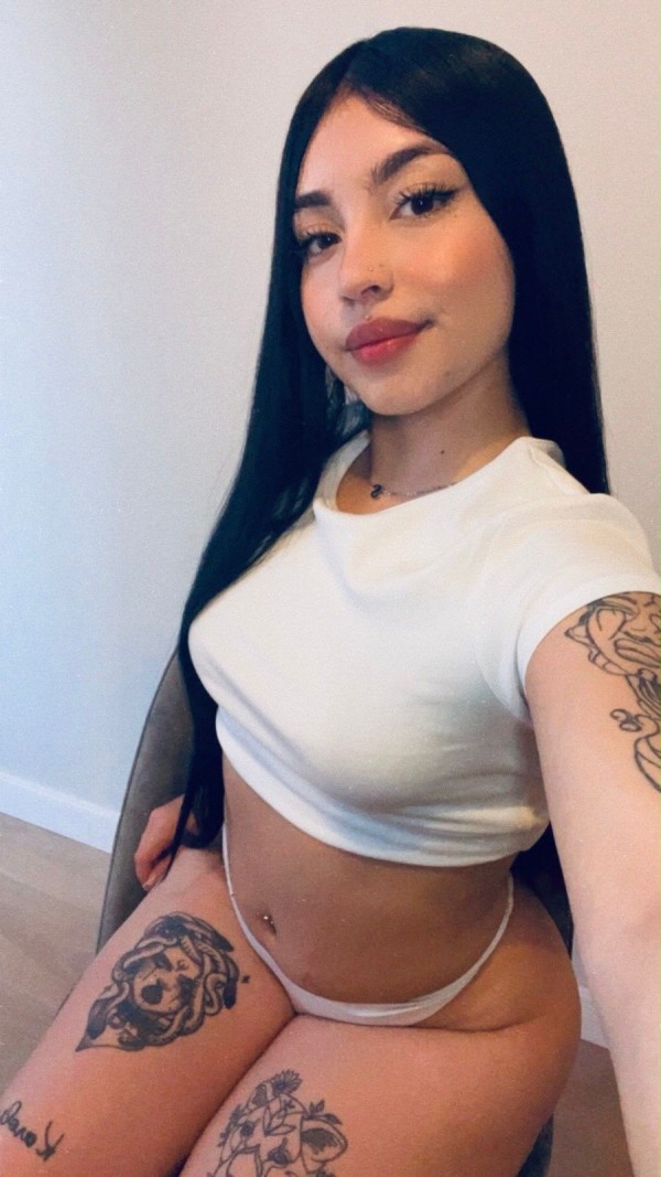 HERMOSA LATINA FIESTERA