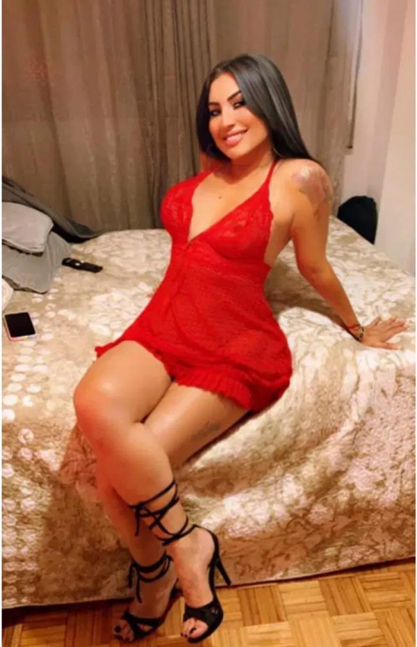 ,Dominante y fiestera,video llamada calientes tú mejor mamada profunda