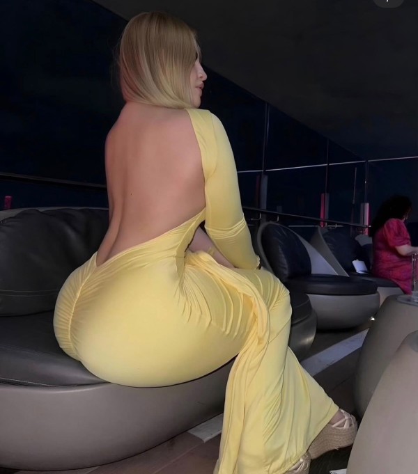 Hermosa rubia super pivon fiestera