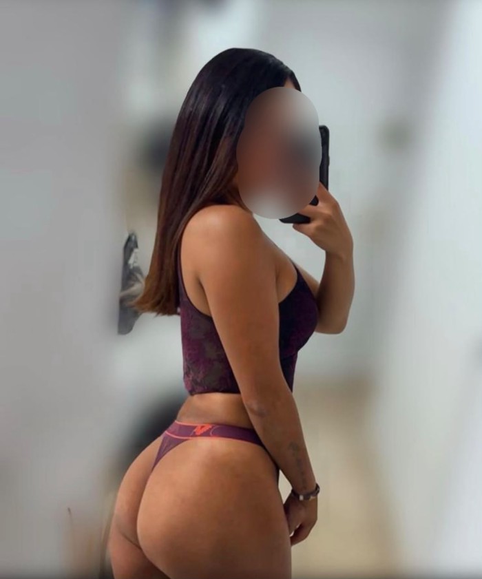631108676 Sofía y Claudia DIOSAS EN LOS BOLICHES