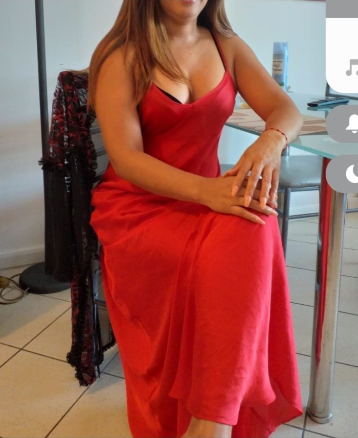DIOSA DEL PLACER COMPLACIENTE A TOPE