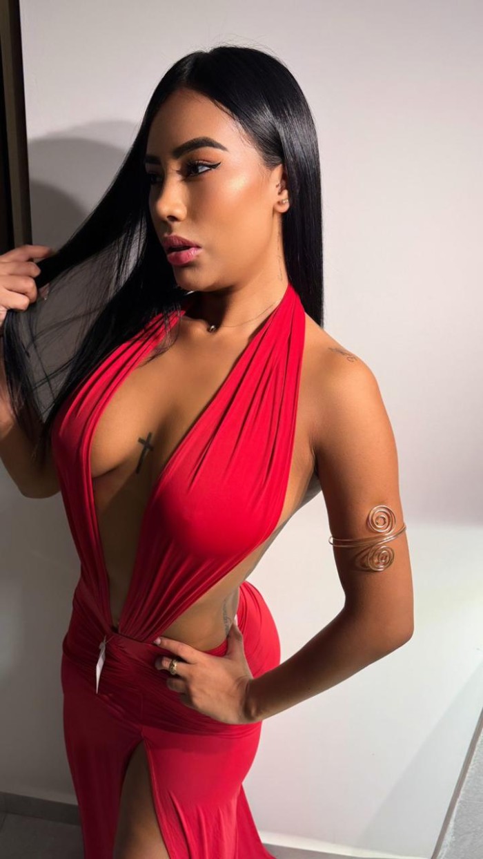 ESTA JOVENCITA JUGUETONA TE ESPERA COLLBLANC