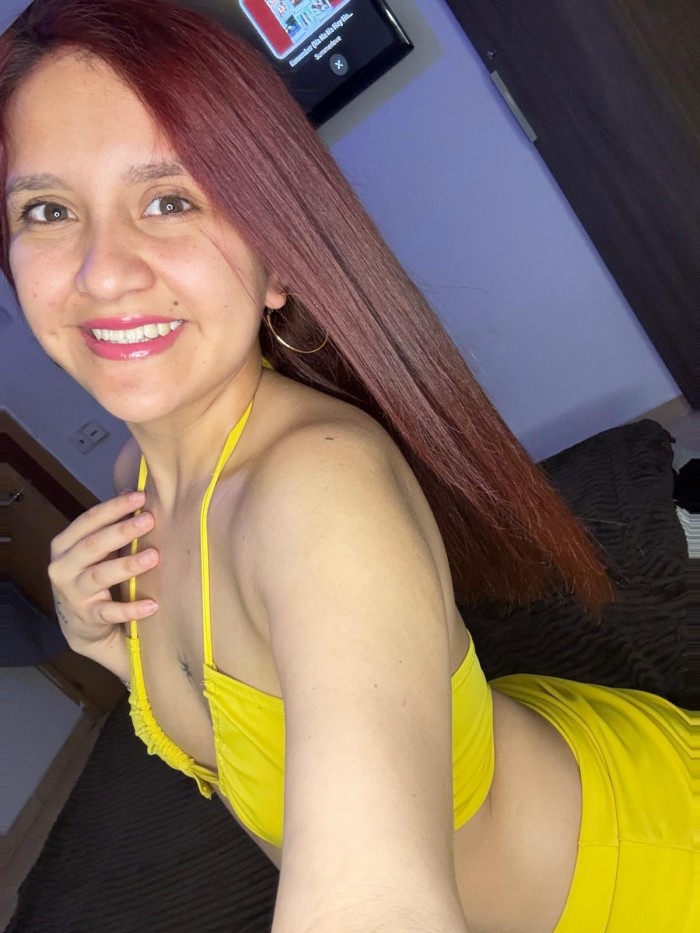 JOVENCITA CAUTIVADORA Y ENROLLADA COLLBLANC