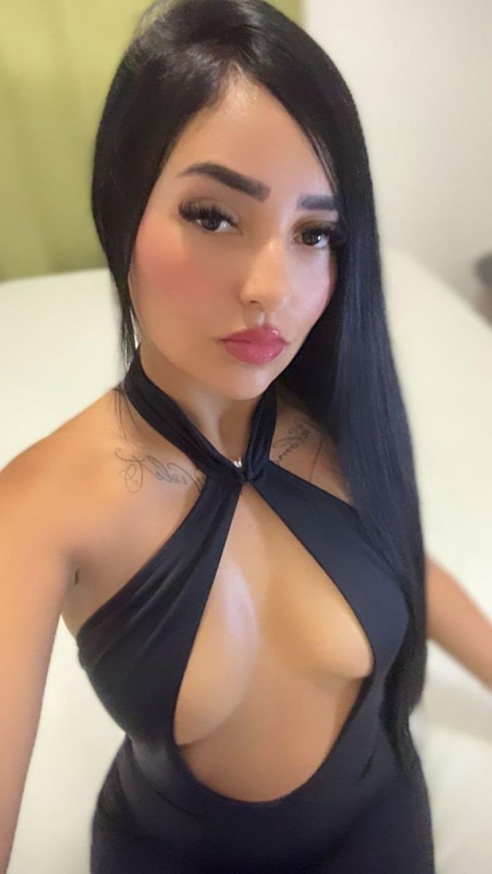 EN IBIZA BOMBA DE SEXO FIESTERA A TOPE 24 HORAS