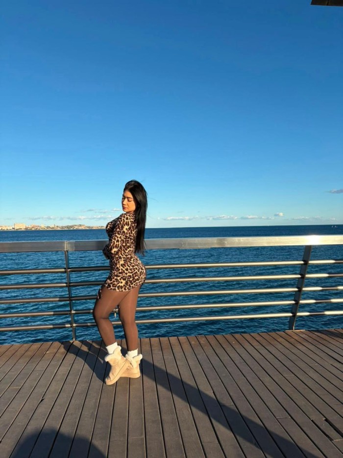 EN CASCO ANTIGUO MULTIORGASMICA CON GANAS DE SEXO