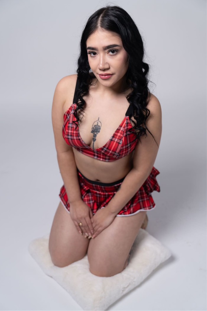 EN CASCO ANTIGUO MULTIORGASMICA CON GANAS DE SEXO