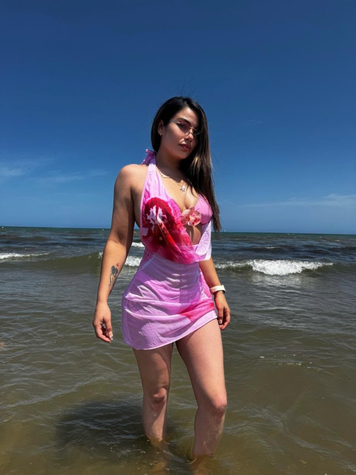Latina sexy y juguetona nueva en la ciudad