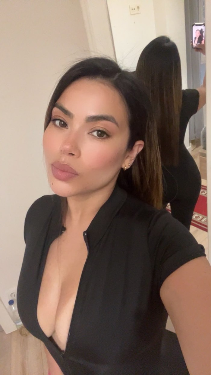 Latina sexy y juguetona nueva en la ciudad