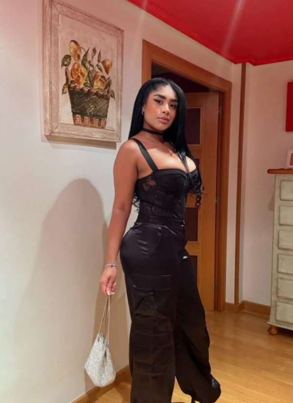 ZAIRA LATINA LUJURIOSA IMPLICADA DIOSA DEL ANAL