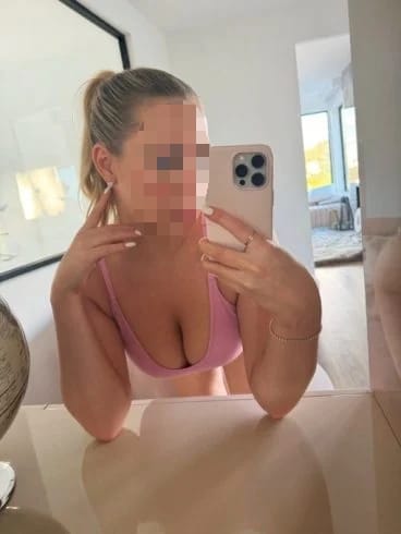 RUBIA PRECIOSA, A LA ESPERA DE UNA BUENA COMPAÑÍA