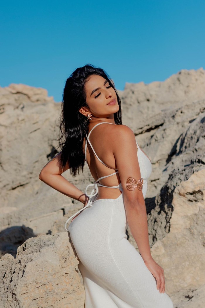 JOVENCITA LATINA MORBOSA Y FIESTERA AMPRES EN IBIZ