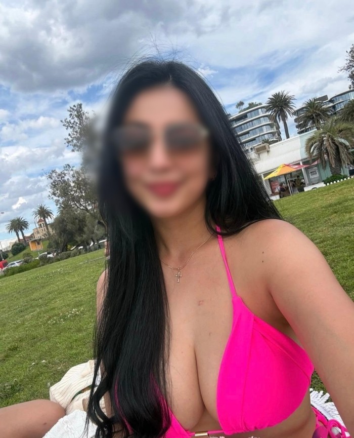 Cachonda complaciente chica joven