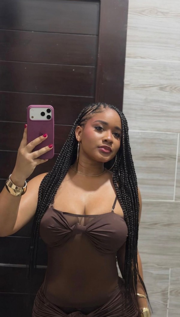 IRINA ELEGANTE Y CACHONDA. ¡SOY PURO VICIO! VEN A CORRERTE RICO CONMIGO