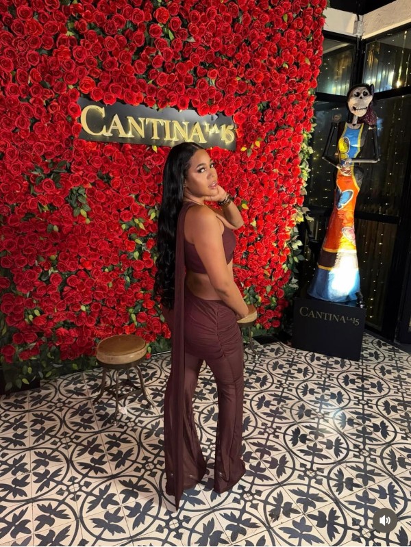IRINA ELEGANTE Y CACHONDA. ¡SOY PURO VICIO! VEN A CORRERTE RICO CONMIGO
