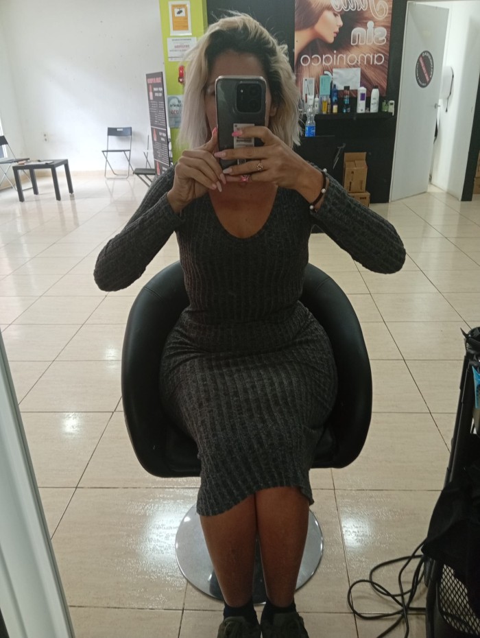 ESTA ENCANTADORA PERRITA QUIERE JUGAR