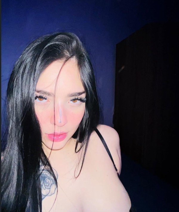 MUJER DELICIOSA COMPLACIENTE SIN LIMITES AL PLACER