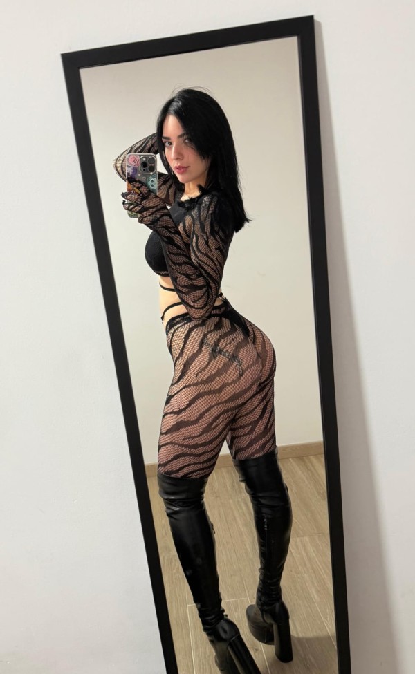 MUJER DELICIOSA COMPLACIENTE SIN LIMITES AL PLACER