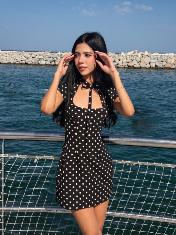 689265390 Luna El placer de una buena compañía Puerto Banús