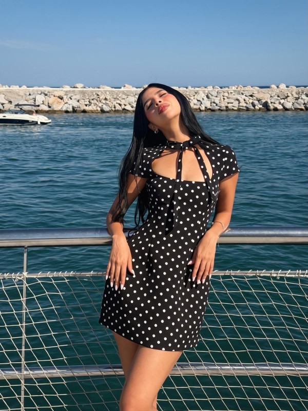 689265390  Luna El placer de una buena compañía Puerto Banús