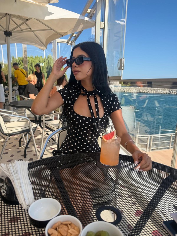 689265390  Luna El placer de una buena compañía Puerto Banús