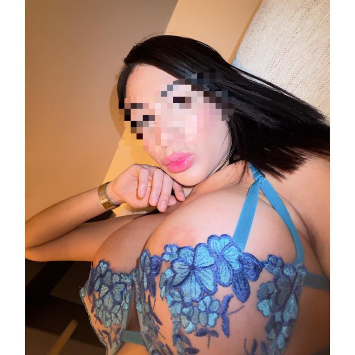 MUÑEQUITA TRAVIESA CON UN CHOCHITO JUGOSO Y TRAGON
