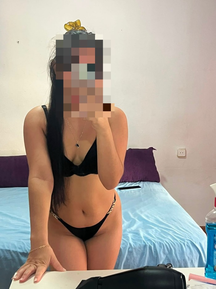 Jovencita argentina con ganas de polla en Lleida