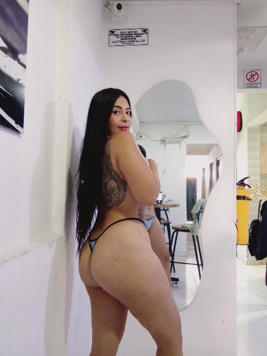 SARA, UNA JOVEN COLOMBIANA GUAPÍSIMA SUPER CACHOND