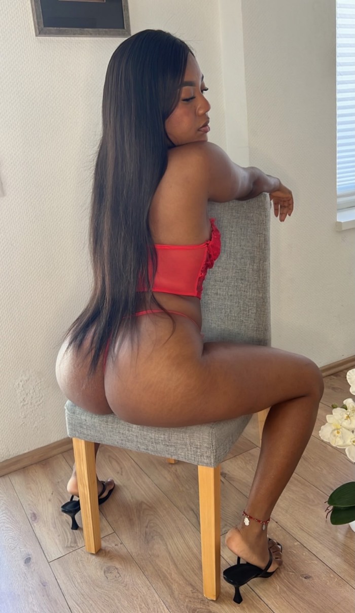 YIYI, APASIONADA SENSUAL IMPLICADA CACHONDA COMPLA