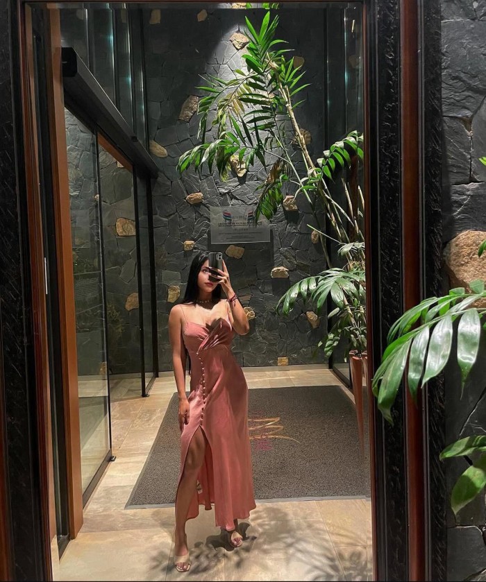 Muñeca universitaria jovencita sensual