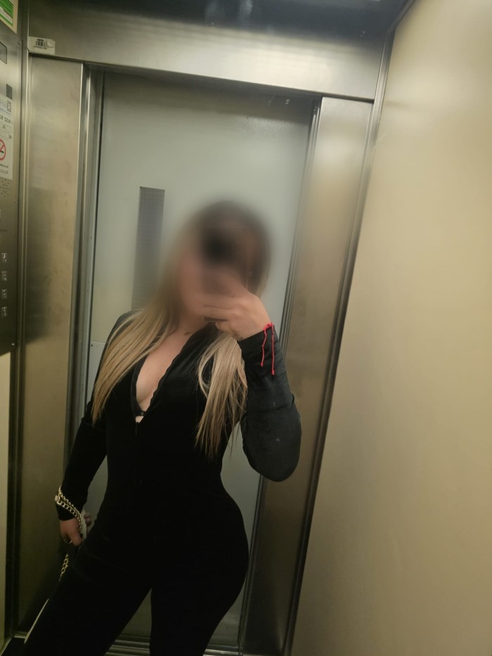 PRECIOSA Y AUNTENTICA SOLO SALIDAS EN BARCELONA