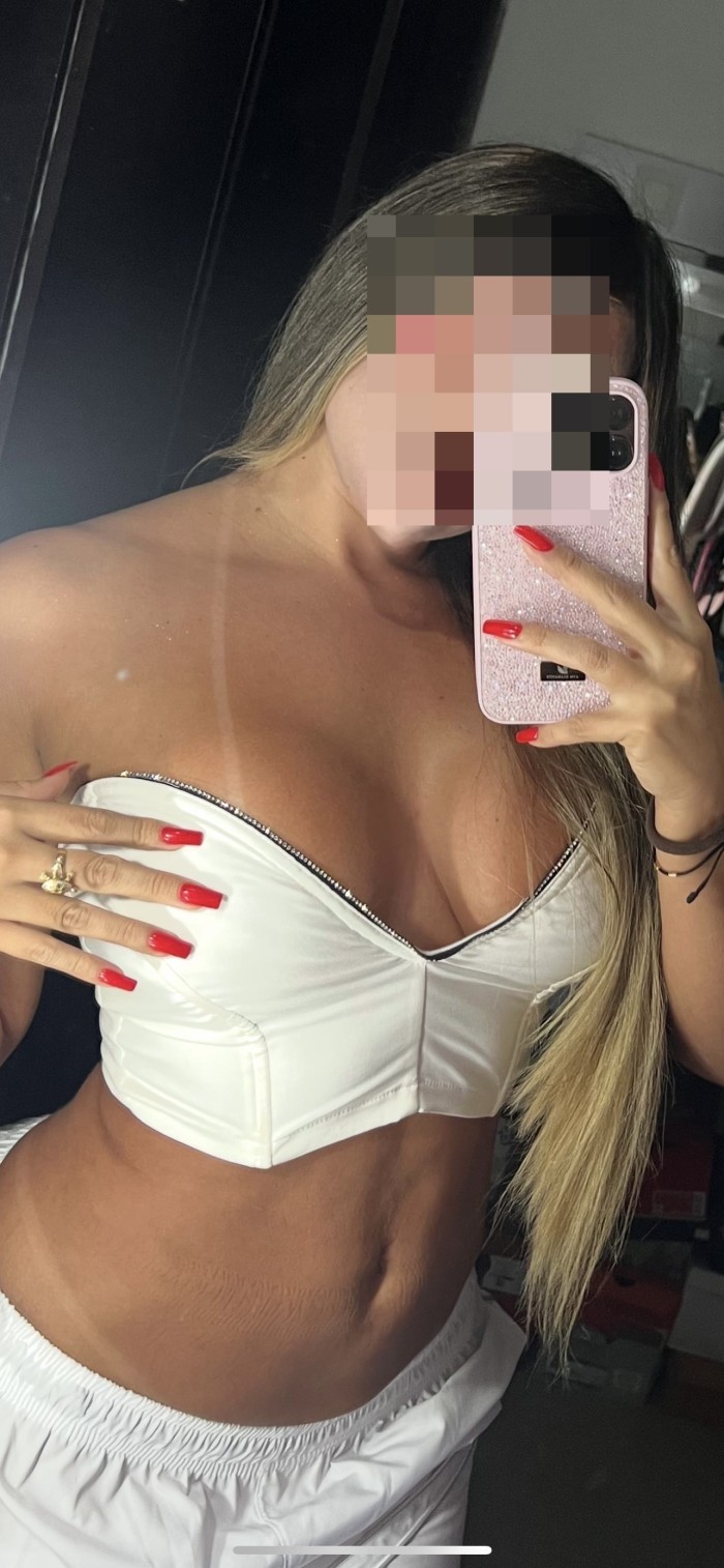 Sexi monita complaciente