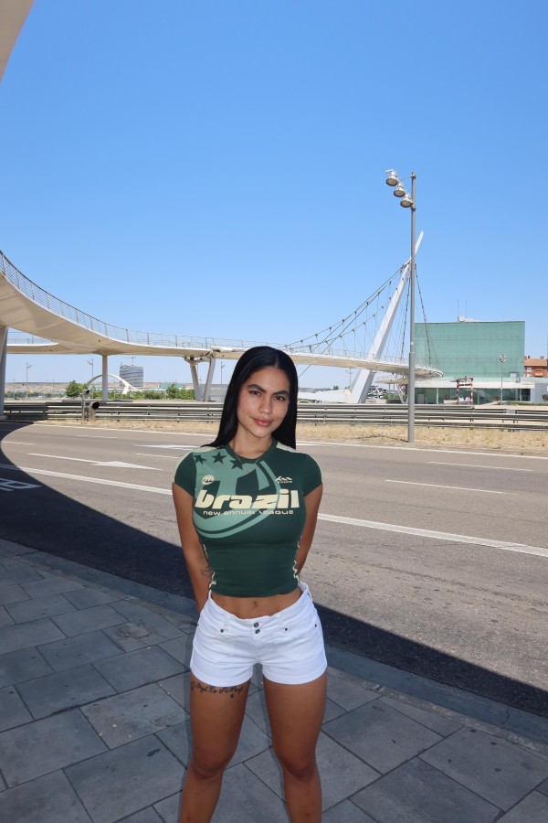 MORENA DE LABIOS EXQUISITOS Y BUEN CULAZO