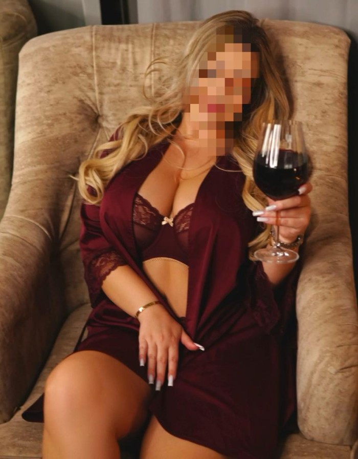 Tu puta ardiente y fiestera en Estepona