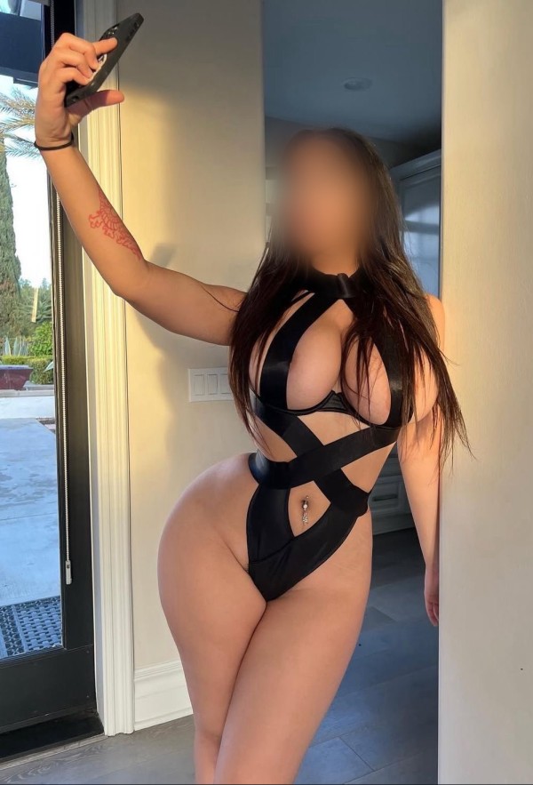 NOVEDAD JOVEN TETONA QUIERO TU POLLA TRAVIESA.. 24H