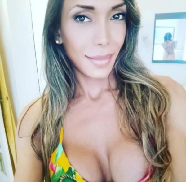 BRASILEÑA DIOSA DEL SEXO CON RICO REGALITO PARA TI